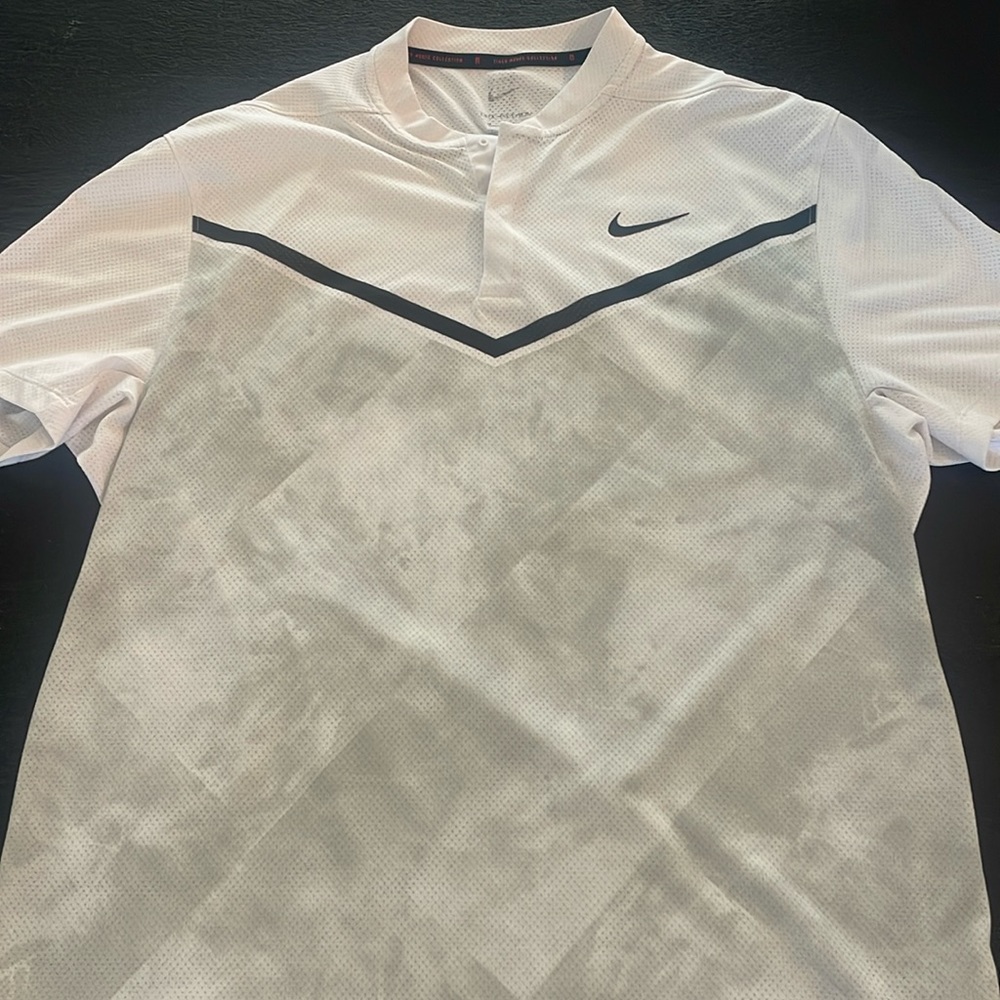 Nike Tiger Woods Victory Crewneck Shirt